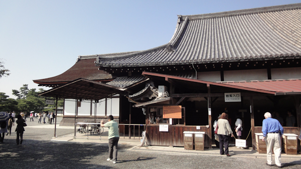 ninomaru palace building from outside